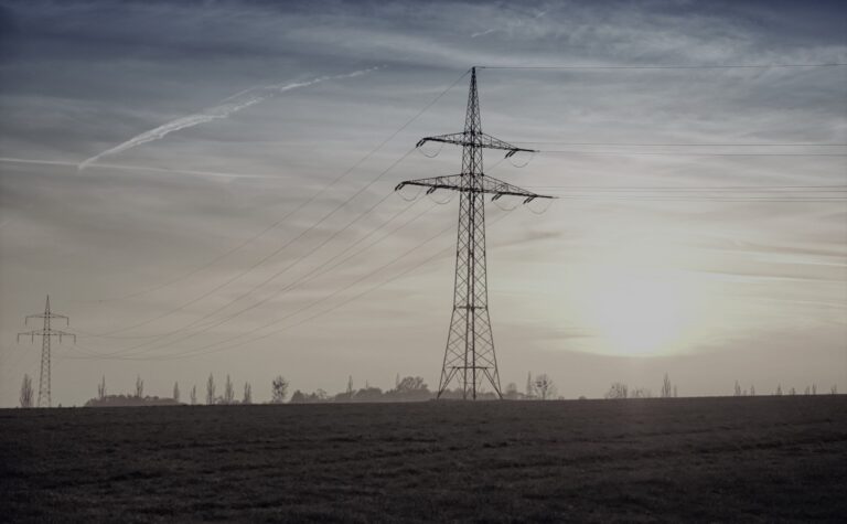 Merli Mäesalu ja Triinu Järviste: Elektrihinna kriisis peaks rohkem mõtlema ettevõtjatele