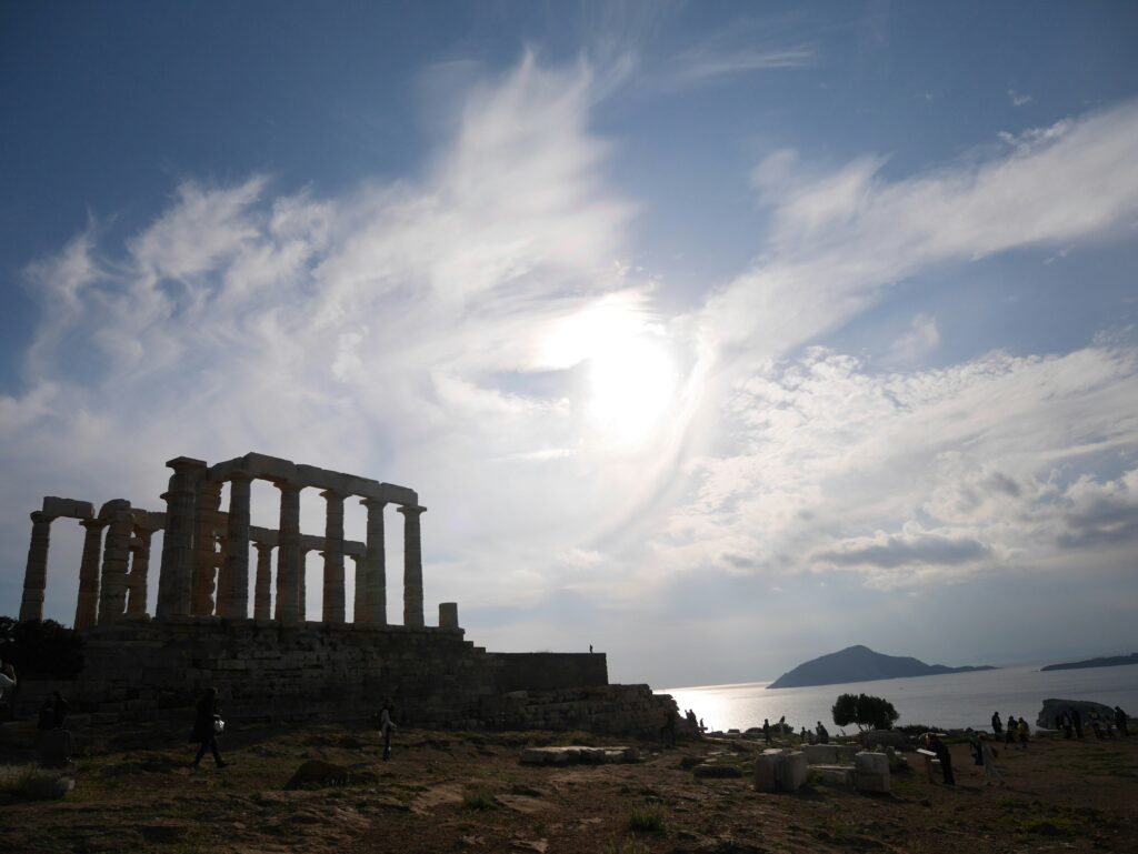 The pledgee’s Odyssey or the long and perilous journey towards a share pledge