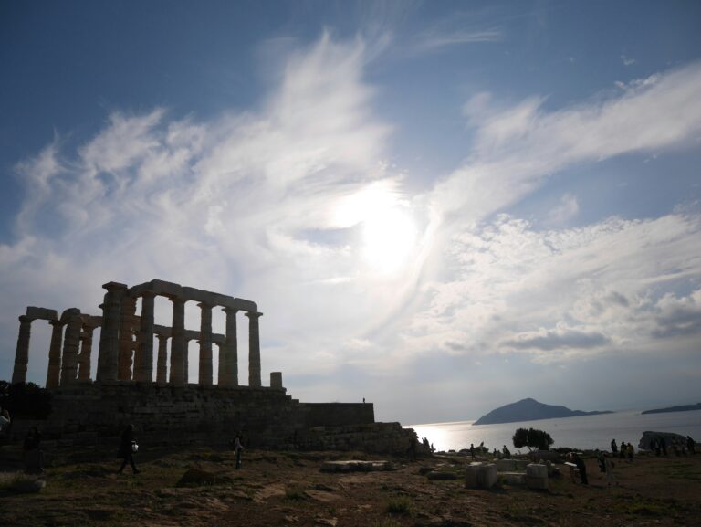 The pledgee’s Odyssey or the long and perilous journey towards a share pledge